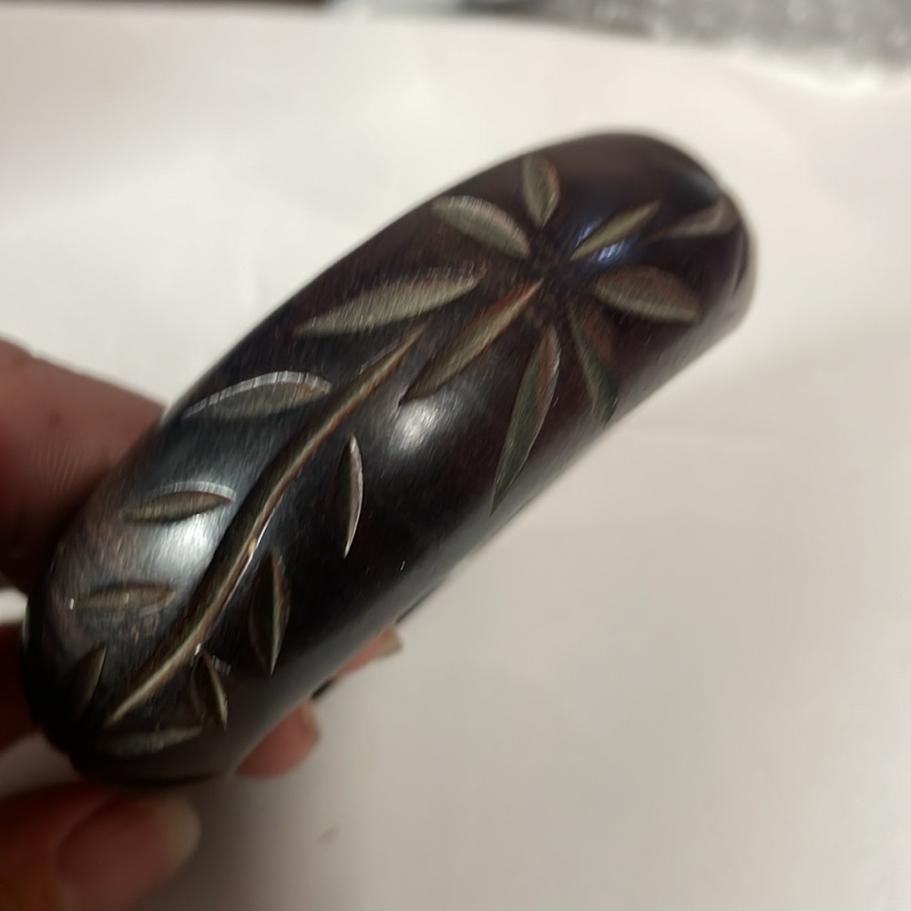 Carved Resin Bangle Bracelet Dark Chocolate Brown Chunky Costume Jewelry - Picture 2 of 5